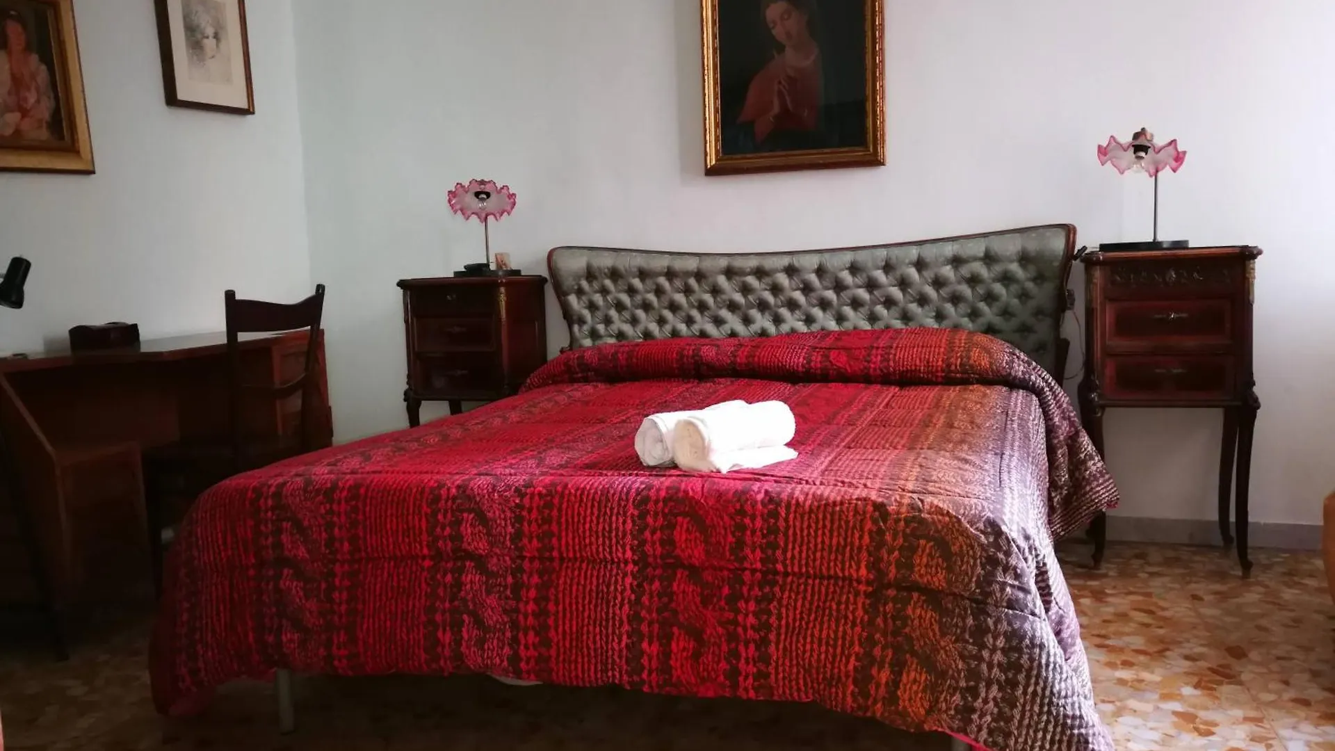 The Home Of Arturo Neapol 0*,  Włochy